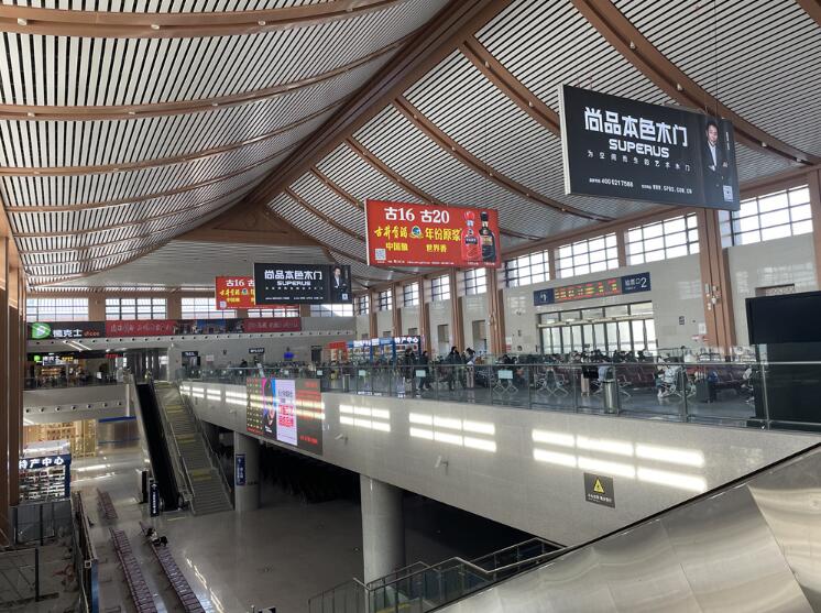 高鐵廣告具“高度”“溫度”“廣度”的媒體屬性，成為眾多品牌搶占市場(chǎng)流量的新入口